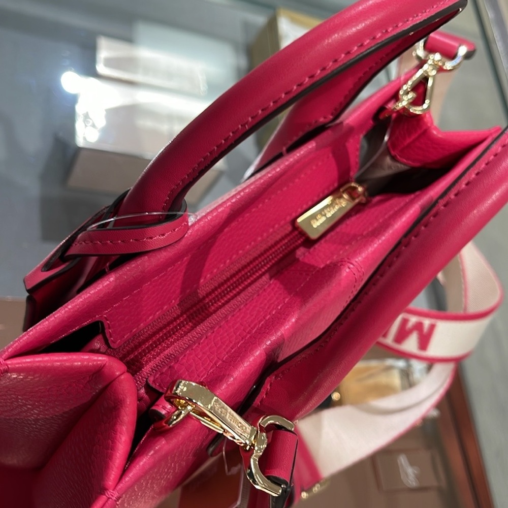 Michael Kors Mirella Small Pebbled Leather Shopper Crossbody XBODY Bag MK
NWT - Picture 14 of 16